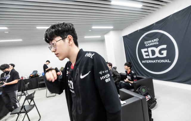 育界的广泛 育界的广泛